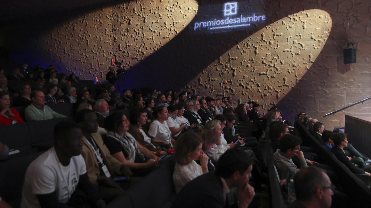 Asistentes a la VI entrega de Premios Desalambre