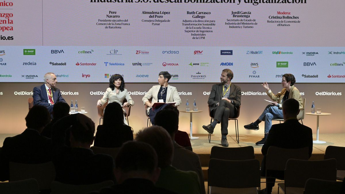 Instantes de la segunda mesa del VI Foro Económico de elDiario.es