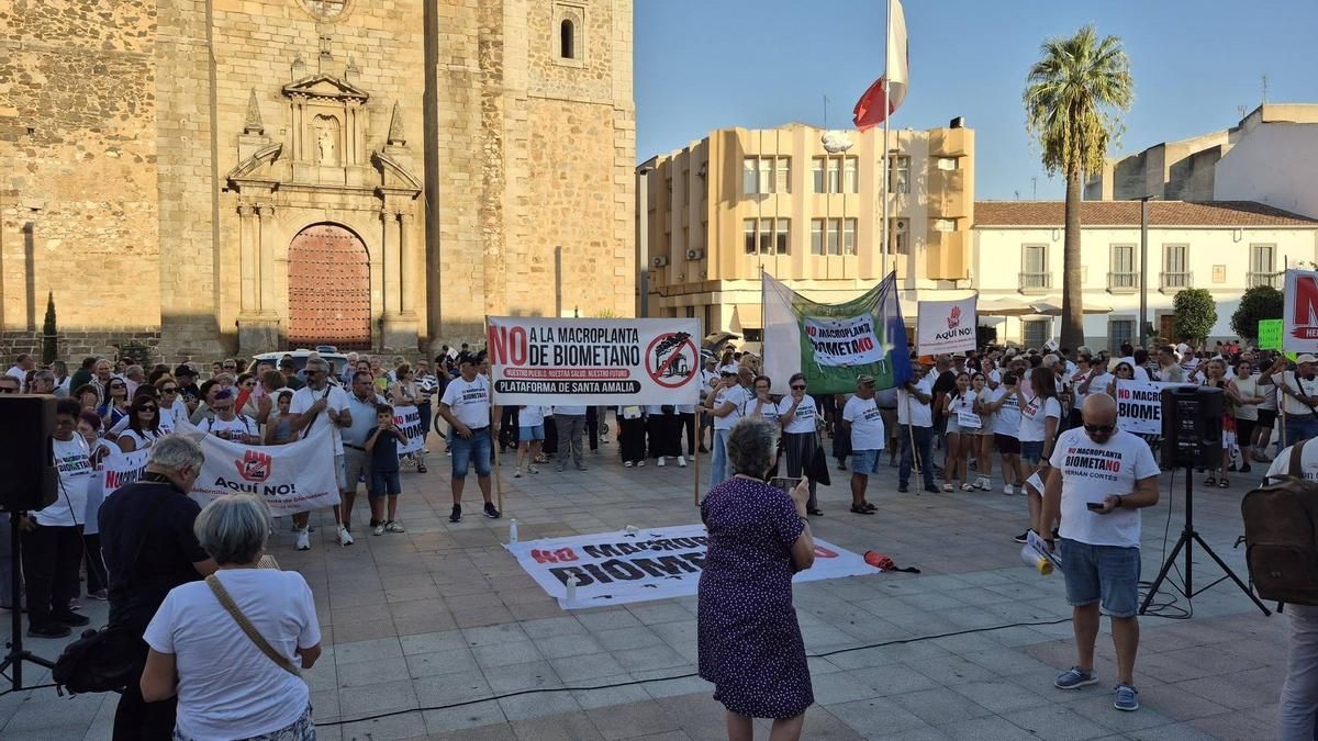 212.000 toneladas de residuos y solo 5 empleos: la cifra que ha sacado a la calle a centenares de vecinos en Don Benito