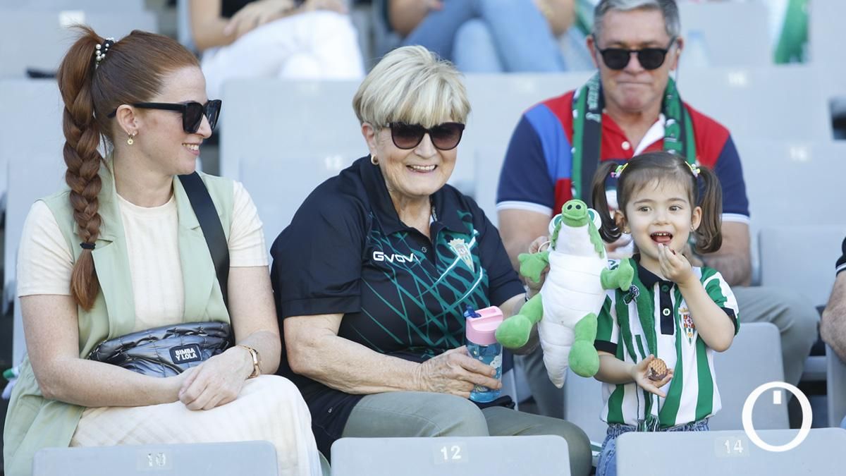 Grada Blanquiverde del partido entre el Córdoba CF y AD Alcorcón