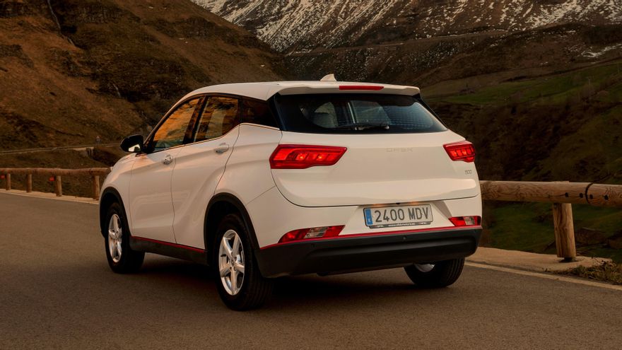 El DFSK 500 tiene una longitud, 4,385 metros, que lo sitúa en realidad a caballo entre dos segmentos, el B y el C.