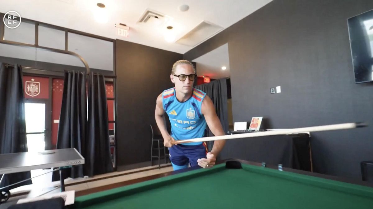 Marcos Llorente, a lo Paul Newman en 'El buscavidas', en el anuncio de sus gafas para la RFEF
