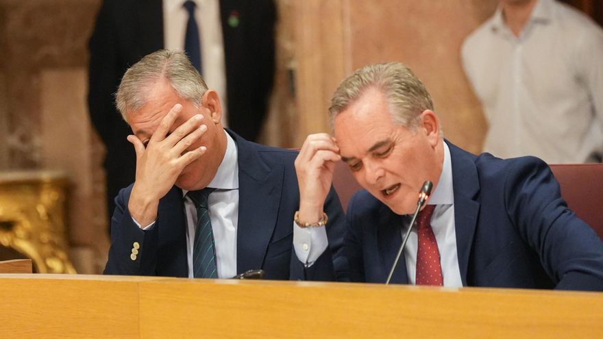 El alcalde de Sevilla pierde la cuestión de confianza y confirma la soledad del PP para aprobar su primer presupuesto