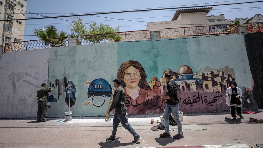 El mural dedicado a la periodista de Al Jazeera, Shireen Abu Akleh in Gaza