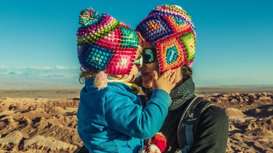 Lucía Sánchez y su hijo Koke en Chile.