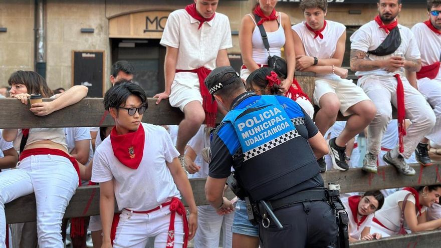 Así es el cribado de mozos "inconscientes" que se cuelan en el recorrido del encierro en Sanfermines