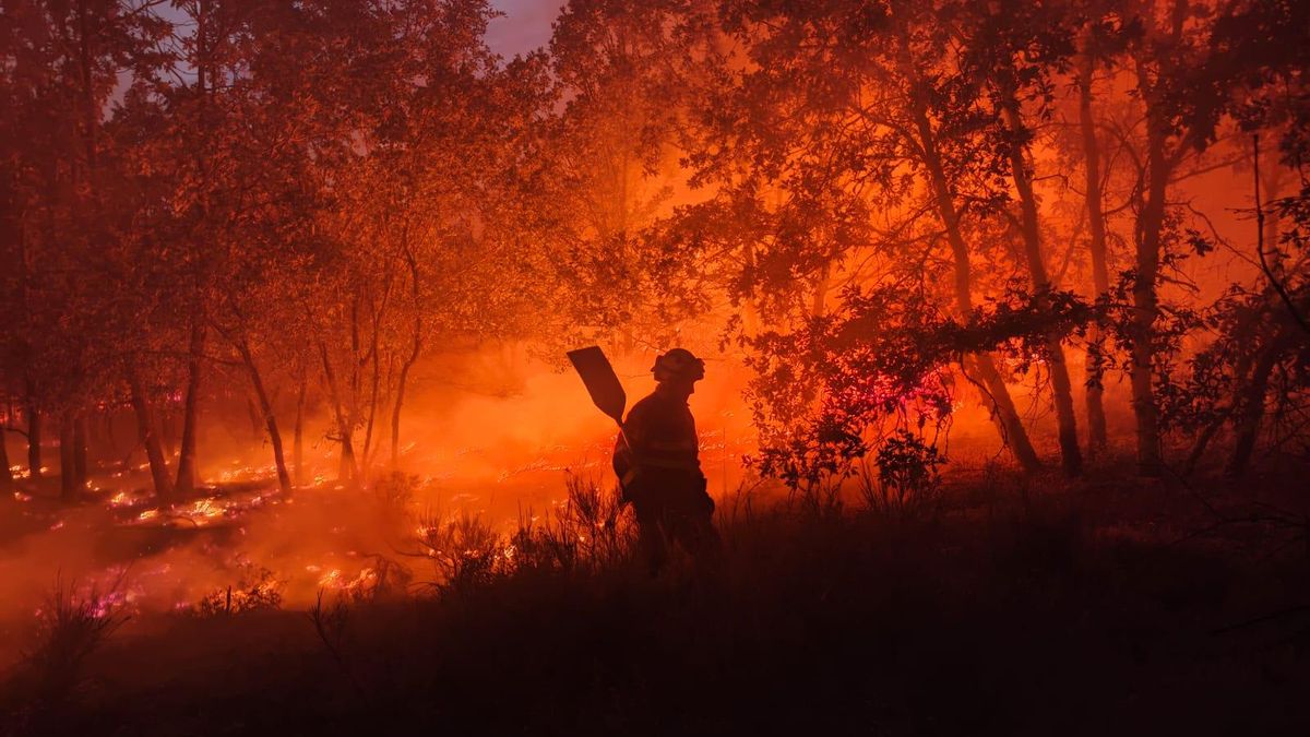 La simultaneidad de incendios y los rayos vuelven a poner en jaque al operativo contra el fuego en León
