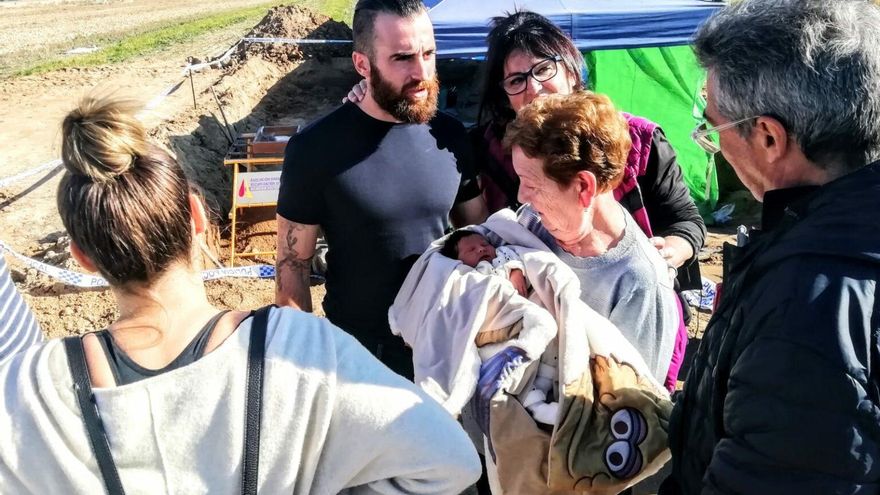 De los 91 años de Agustina a los cinco días de Vega: cuatro generaciones para asistir a la exhumación de siete fusilados