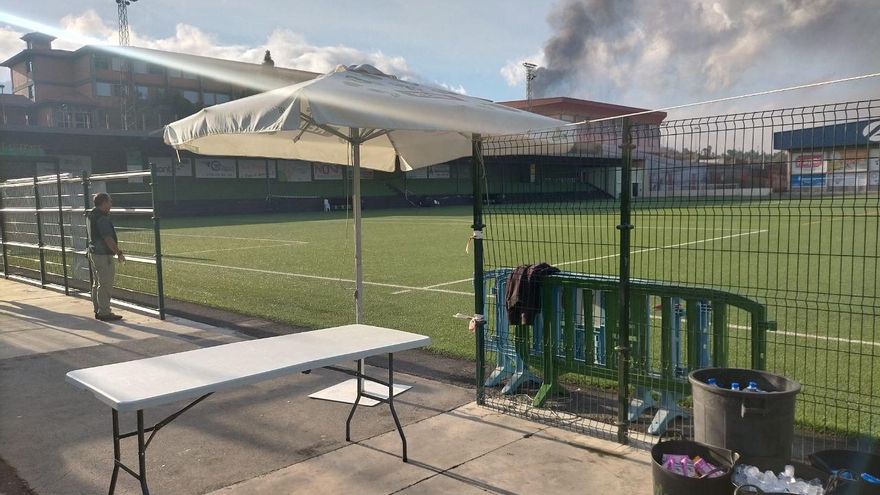 Centro de evacuados en el estadio de fútbol de El Paso (La Palma) / RR.