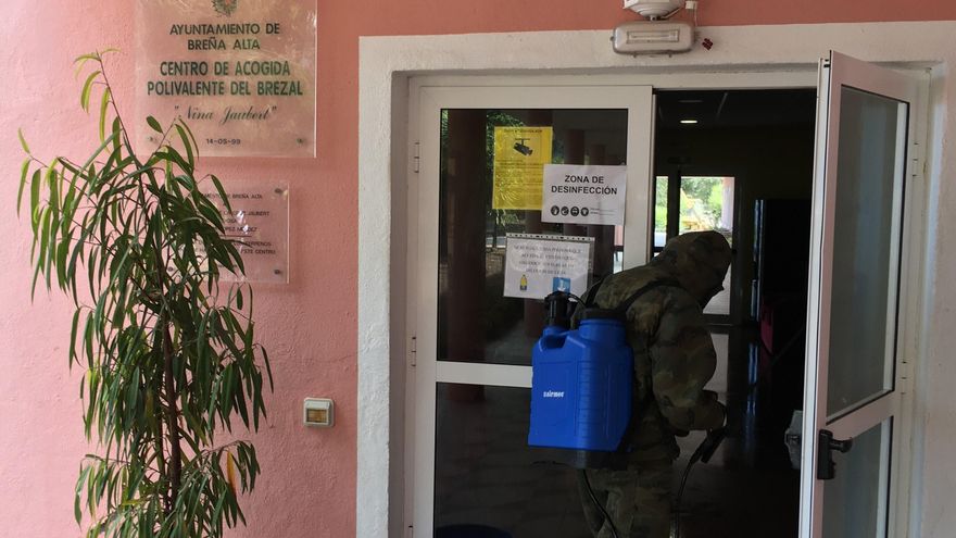 Descontaminación” en  el centro de acogida polivalente  'Nina Jaubert', en Breña Alta.