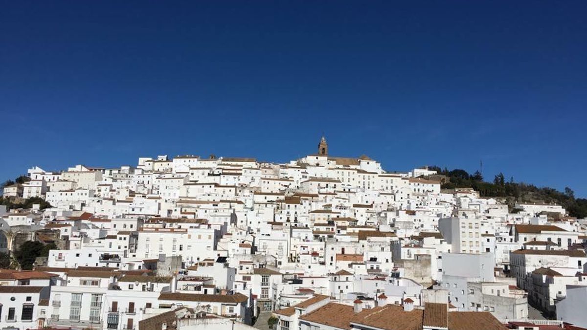 Desalojada una veintena de viviendas en Alcalá de los Gazules al derrumbarse un muro de contención