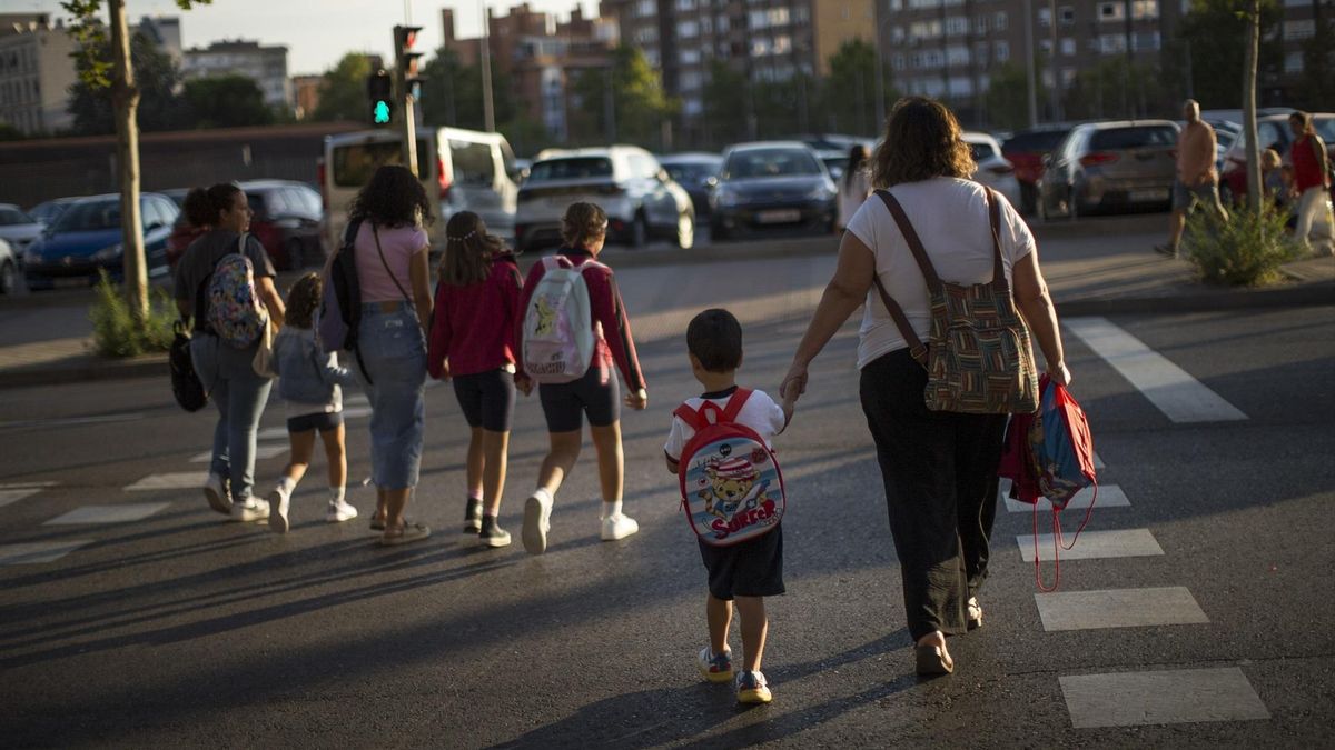 Plazas fantasma y listas plagadas de errores: la caótica vuelta al cole de los profesores en Madrid