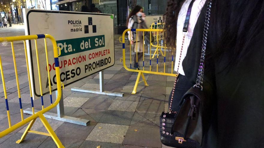 La Puerta del Sol, cerrada por "ocupación completa" en el arranque del fin de semana