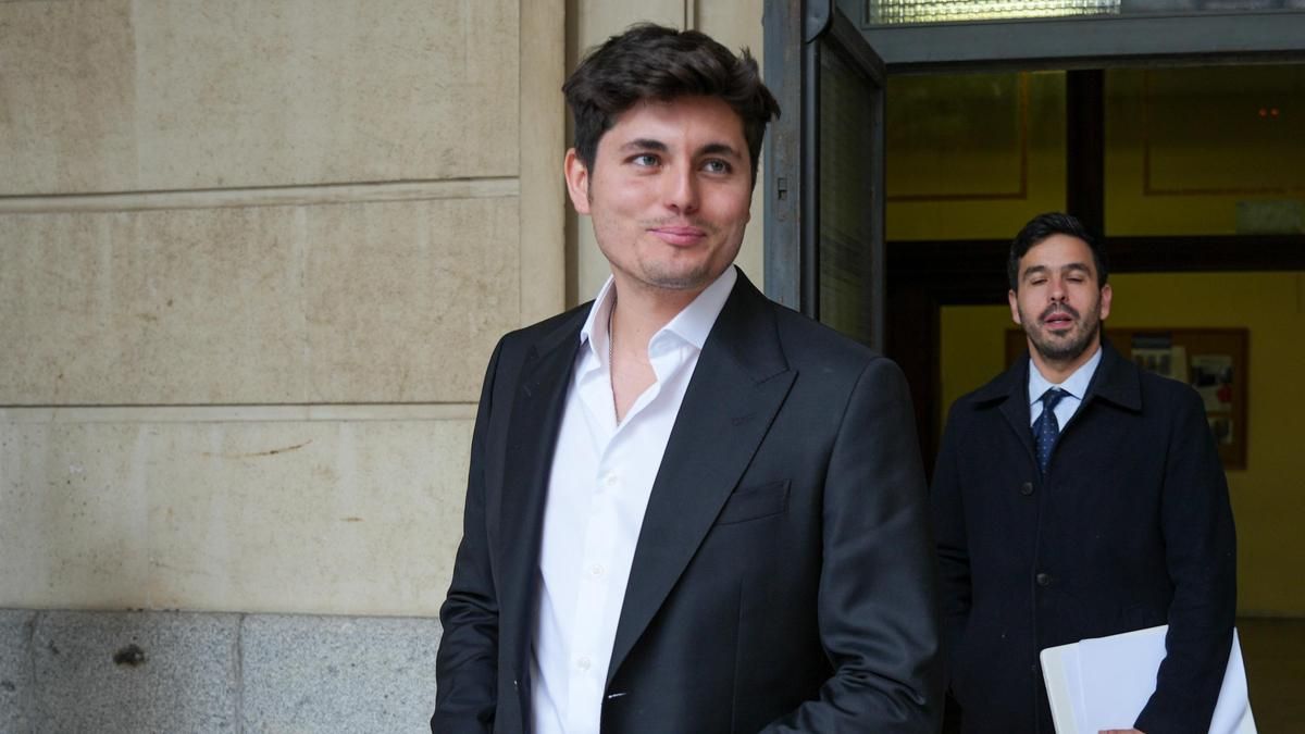 Archivo - Vito Quiles, a su salida del Juzgado de Instrucción tras declarar como investigado por presuntas injurias. A 25 de febrero de 2025, en Sevilla (Andalucía, España).