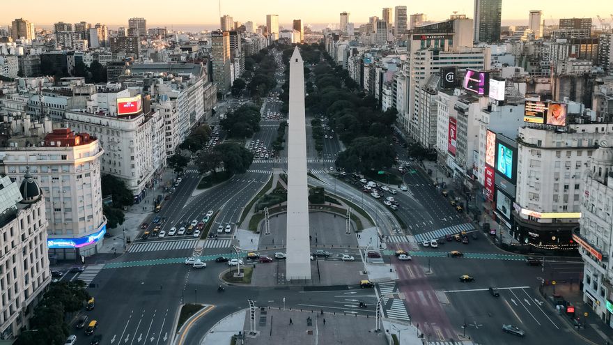 Buenos Aires licitará el uso comercial de su emblemático Obelisco