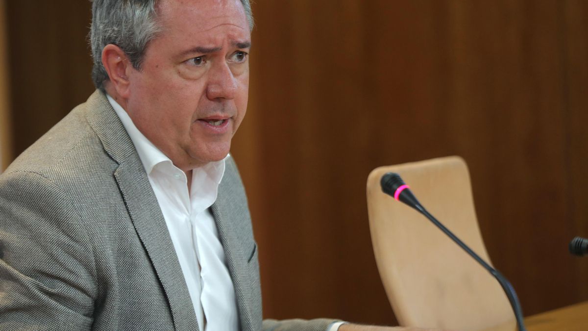 El secretario general del PSOE-A, Juan Espadas, este miércoles en rueda de prensa.