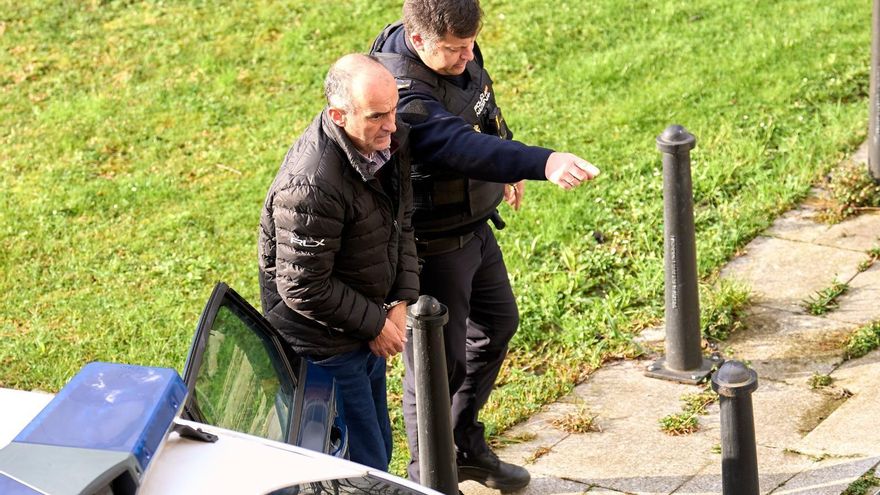 El funcionario detenido por supuestas irregularidades en el Servicio de Carreteras a su llegada al Juzgado