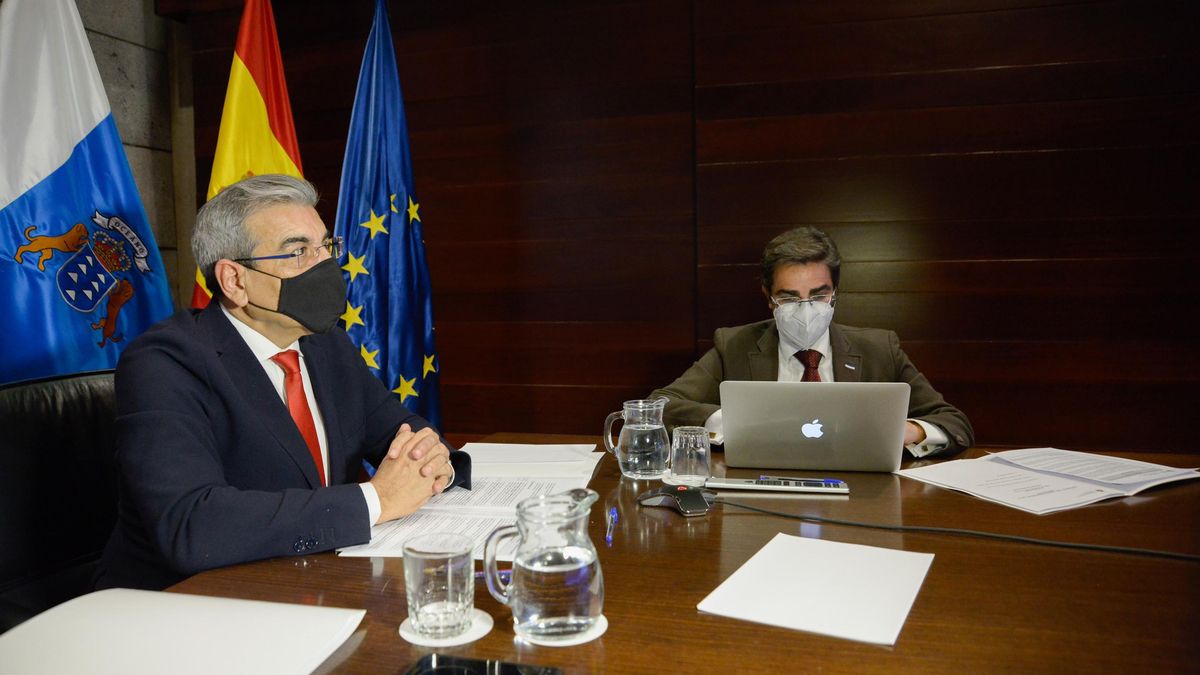 El consejero de Hacienda y vicepresidente de Canarias, Román Rodríguez, durante la reunión de la CAREU.