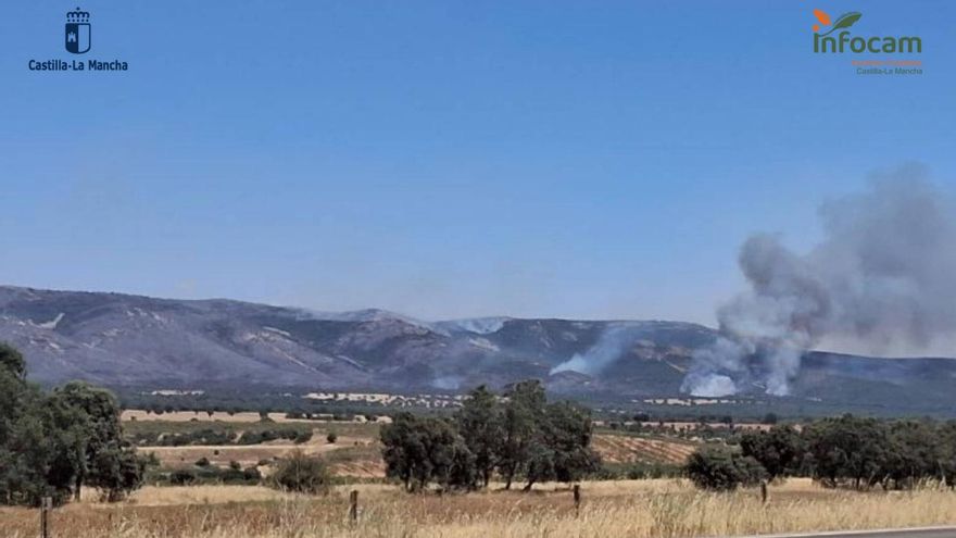 Un incendio forestal en Retuerta del Bullaque obliga a confinar un pueblo de Toledo