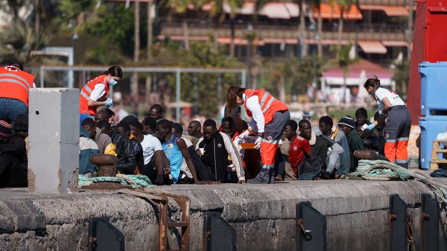 Llega un cayuco a Tenerife con 192 personas y otros dos más a El Hierro con 65