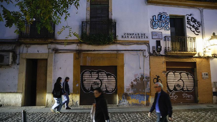 Decenas de edificios abandonados en el casco histórico incumplen la norma ante la pasividad municipal