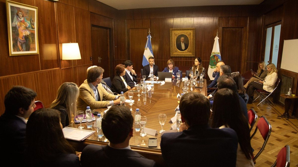 El 12 de noviembre, Patricia Bullrich se reunió con el bloque de senadores en funciones y electos de LLA en el Senado.