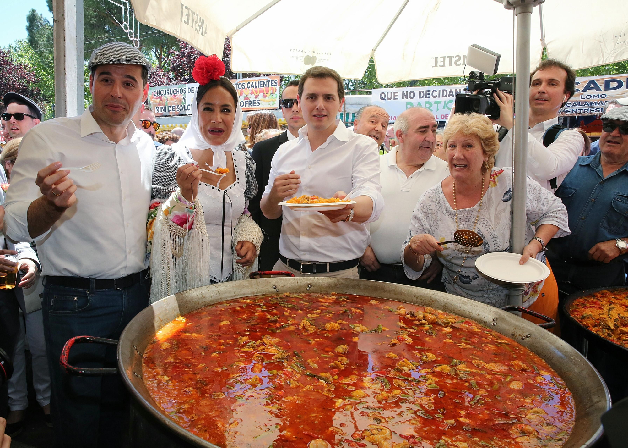 Verónica Villacís, Ignacio Aguado y Albert Rivera en San Isidro 2018 / Marta Jara