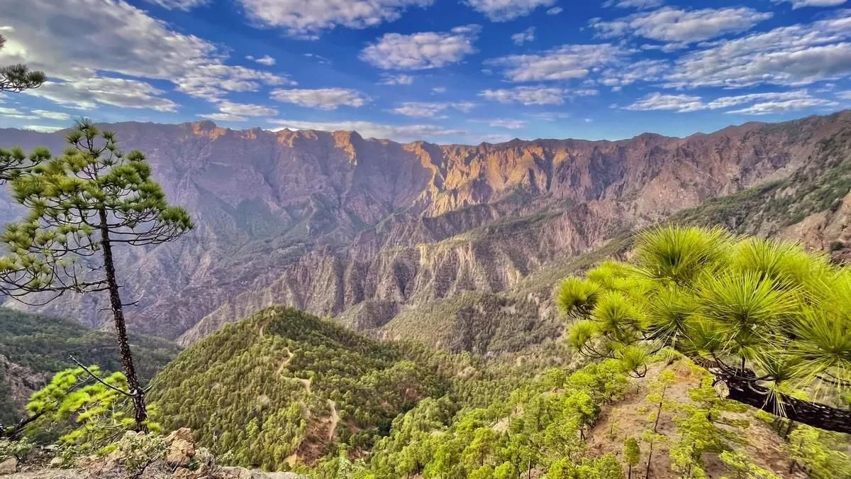 Imagen del Parque Nacional de La Caldera de Taburiente desde el Roque de Los Cuervos.