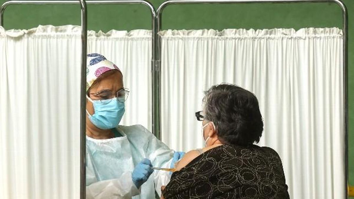 Castilla y León inicia la campaña de vacunación contra la gripe y la COVID: cita previa y grupos prioritarios