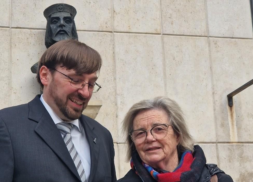 Janick Le Men junto al director del instituto leonés de Juan del Enzina.