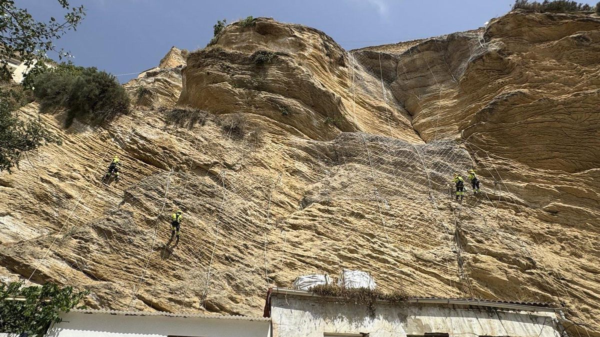 Concluye la obra de estabilización de los bloques rocosos de Tajos del Coso en Iznájar