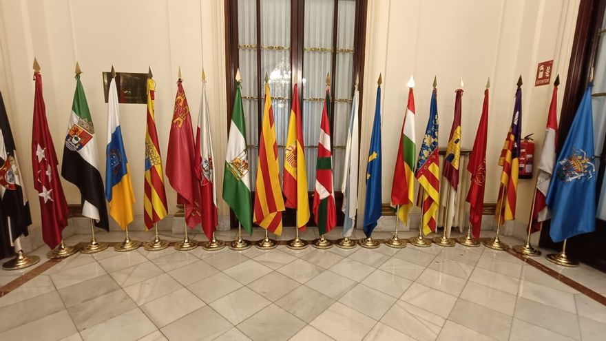 Archivo - Banderas de las Comunidades Autónomas (CCAA).