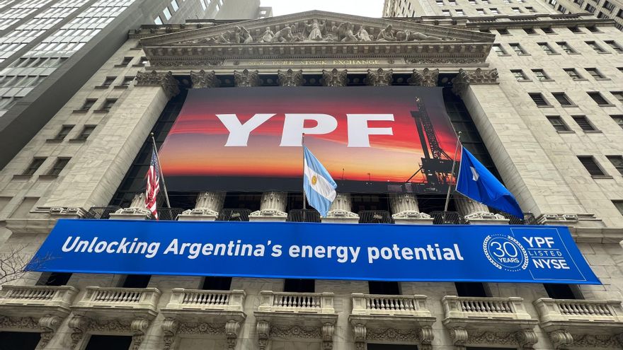 Corte de apelaciones pausa orden de entrega de acciones de YPF para dar tiempo a mociones