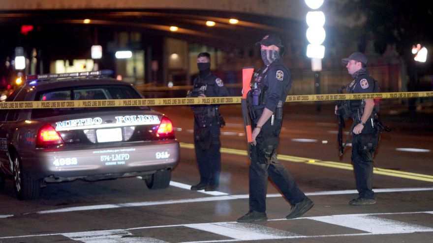 Dos policías heridos de bala en disturbios raciales en Louisville