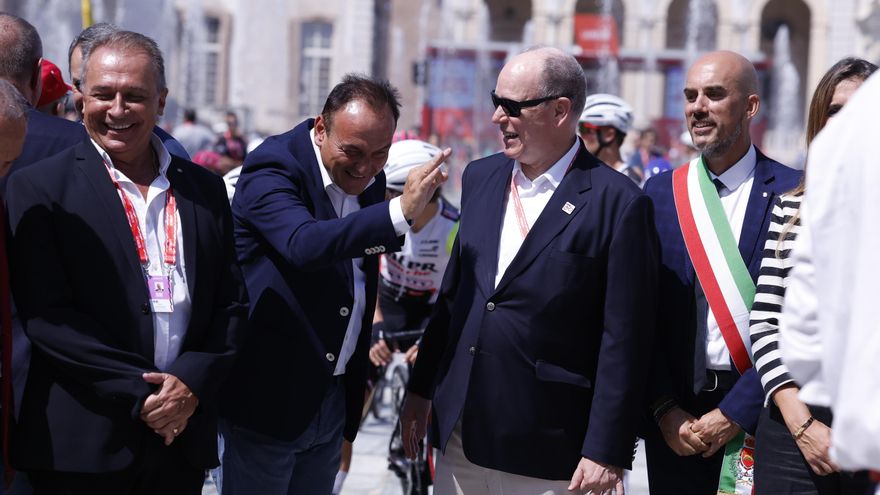 Alberto II de Mónaco muestra al rey Felipe "solidaridad" y "compasión" por los incendios