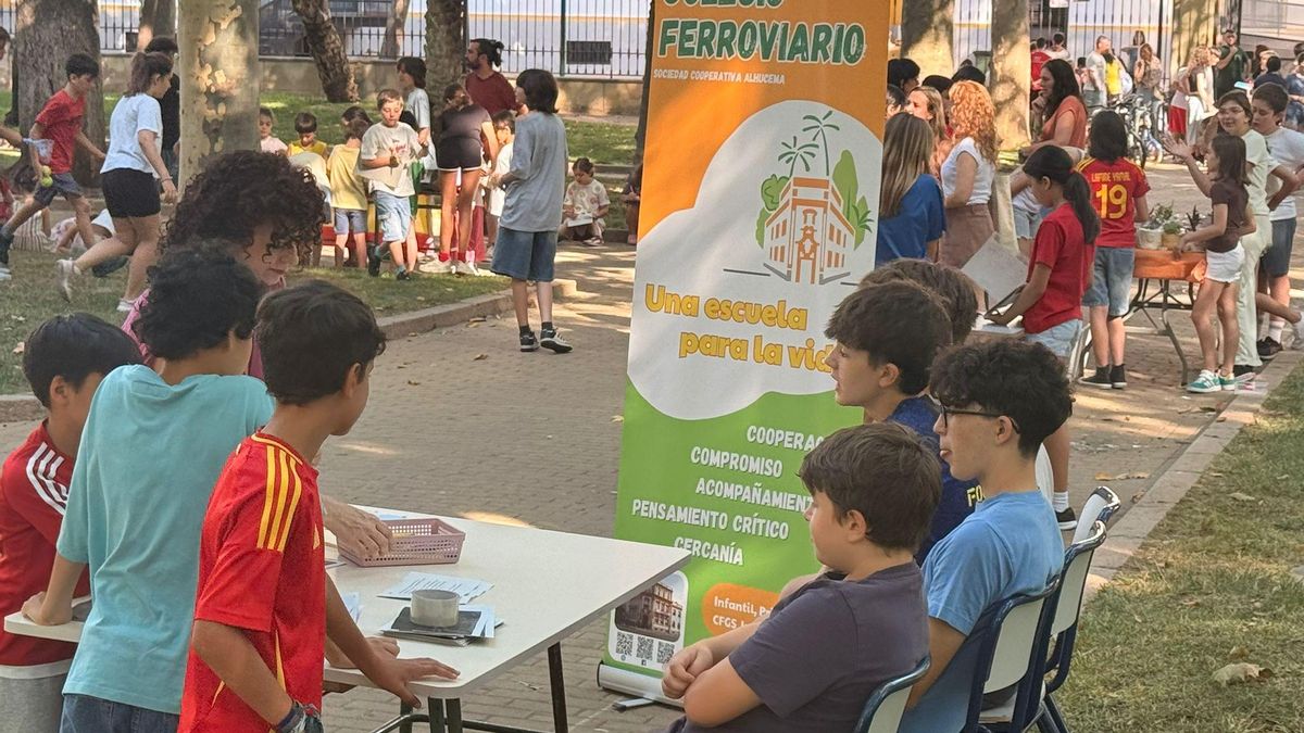 Feria del Emprendimiento del Colegio Ferroviario en los Jardines de Colón.