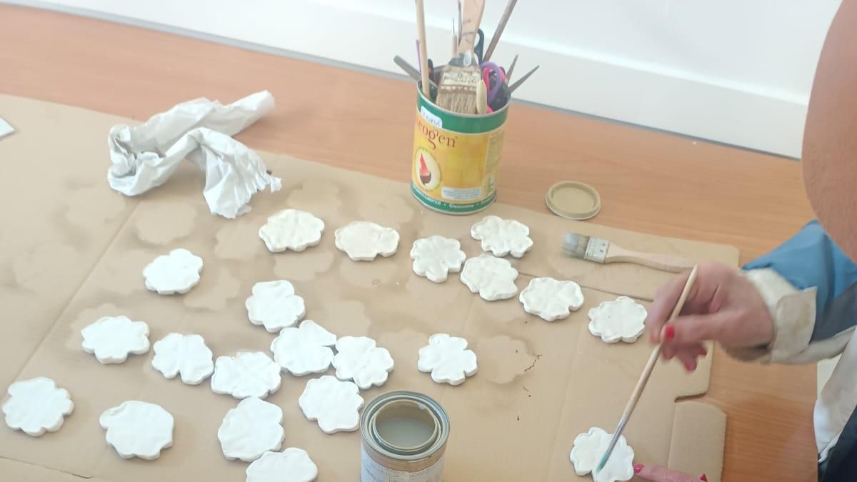 Taller de cerámica realizado por los residentes