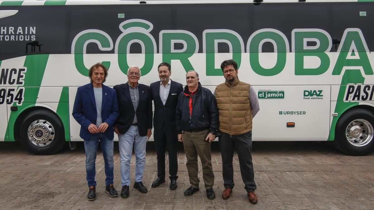 Presentación del nuevo autobús del Córdoba CF