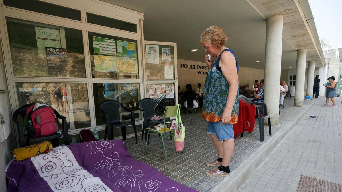 Ávila despliega un operativo para atender a evacuados del incendio de Burgohondo
