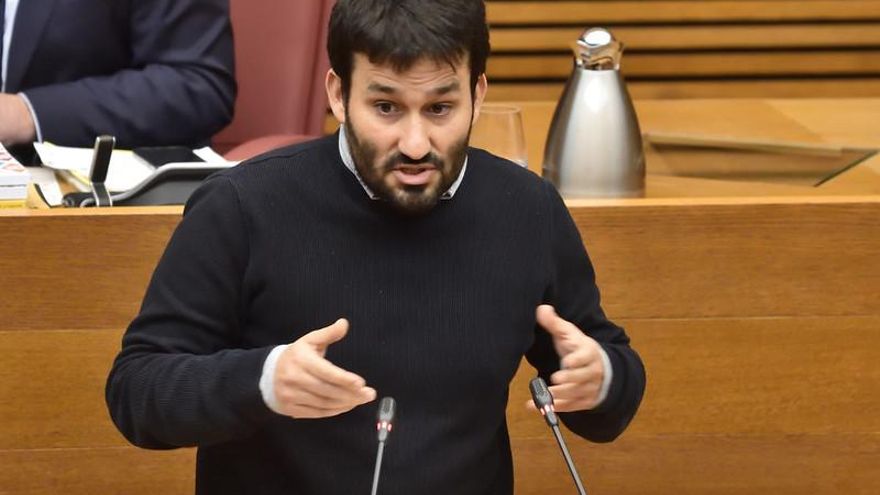 El conseller de Educación, Vicent Marzà, en las Corts Valencianes.