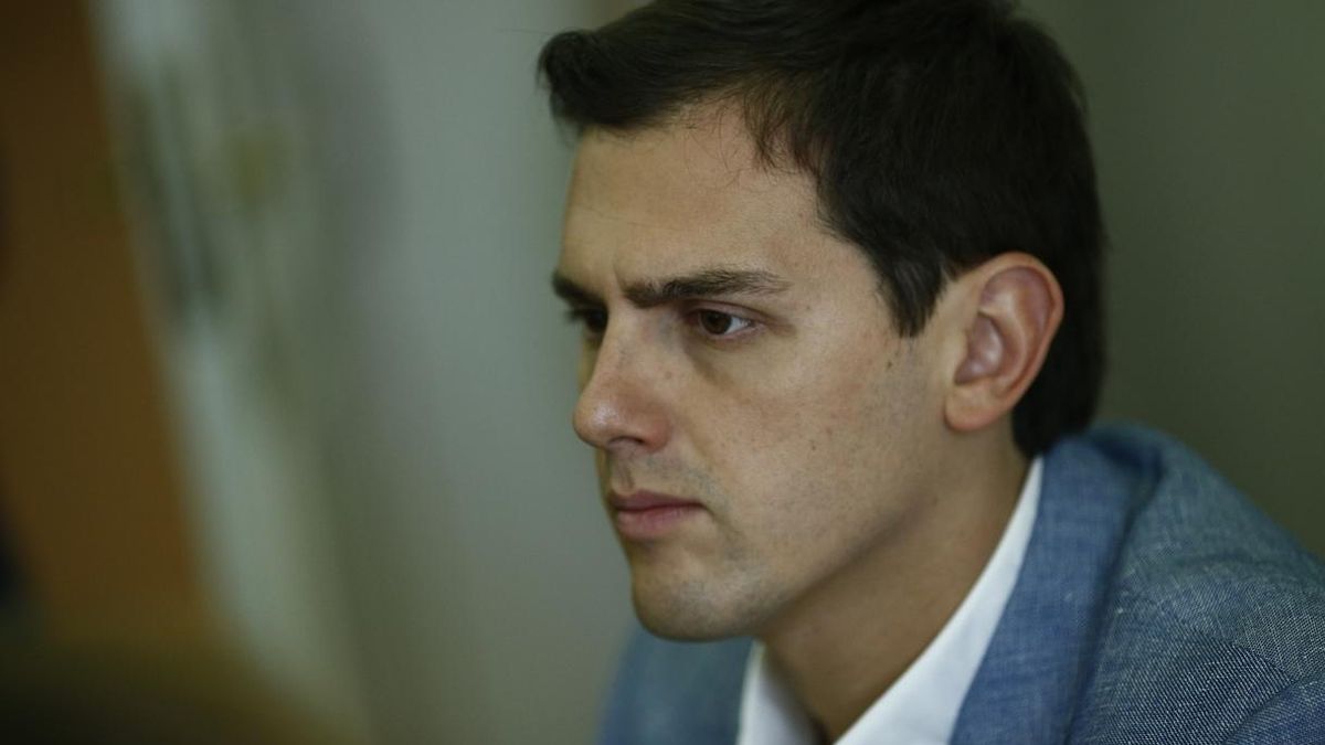 Rivera presume de que C's logró que Chaves y Griñán dejasen sus escaños y dice que PSOE y PP no pueden "regenerar"