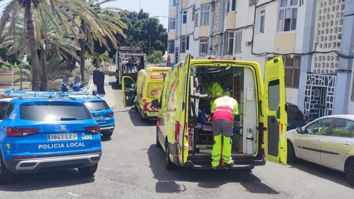 Heridos dos operarios de recogida de basura de Las Palmas de Gran Canaria mientras realizaban labores en la vía pública