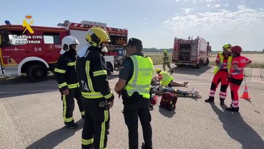 Un ensayo para salvar vidas: Así se realiza un simulacro de accidente aéreo en el Aeropuerto de Logroño-Agoncillo
