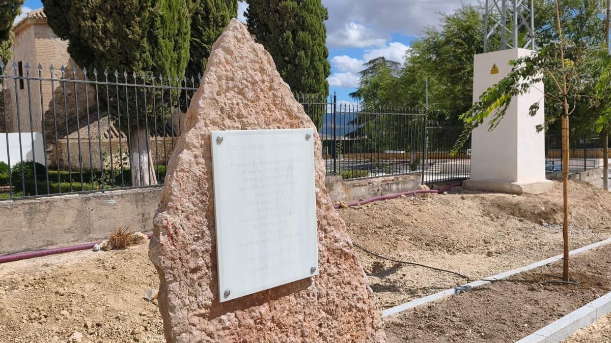 Denuncian que en una placa sobre una fosa de fusilados por el franquismo un alcalde del PP añada "por las víctimas del terrorismo"