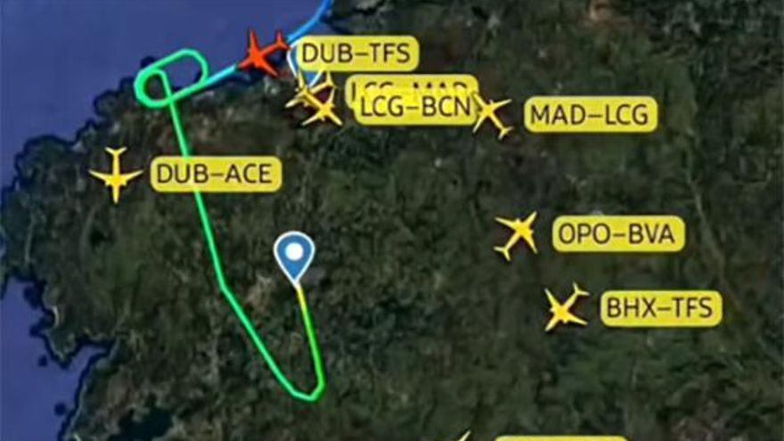 Un vuelo de Ryanair con destino a Tenerife Sur se desvía a Santiago por una emergencia