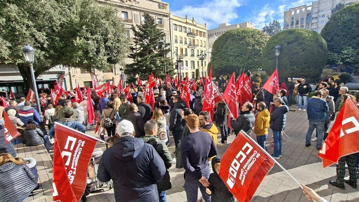 Unas 400 personas se concentran en Albacete para pedir mejoras salariales en los convenios colectivos