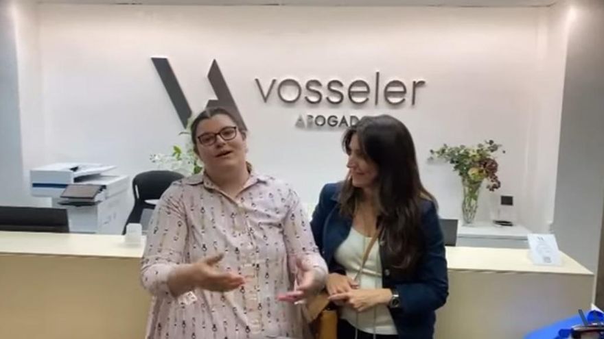 Llega a España Fátima Ofkir, la joven catalana liberada tras pasar siete años en una prisión de Omán: "Ya estoy de vuelta. Gracias"