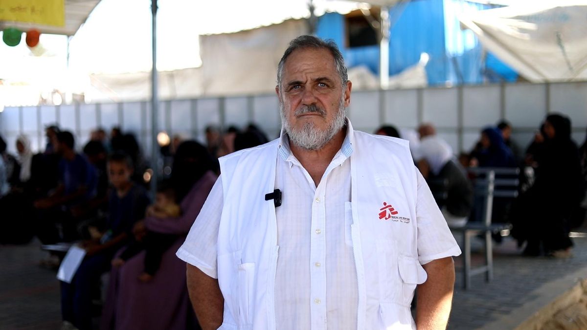 Aitor Zabalgogeazkoa en una clínica de MSF en Al Mawasi (sur de Gaza), en agosto de 2025.