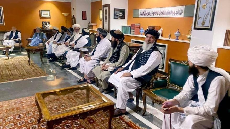 Los talibanes negocian un gobierno de transición pero aseguran que "no será una democracia"
