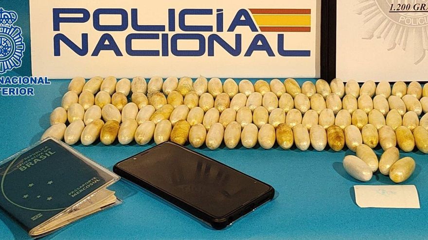La Policía intercepta en el aeropuerto de Lanzarote una 'mula' con más de 100 cápsulas de coca en su cuerpo